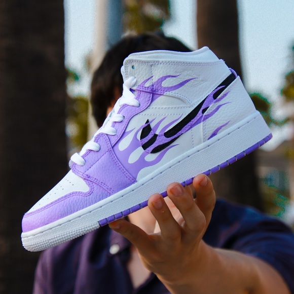 JORDAN 1 FLAME - Picture 1 of 3